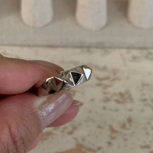 Pyramid ring  - Picture 2 of 3